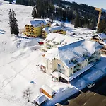 شقة Bergkristall